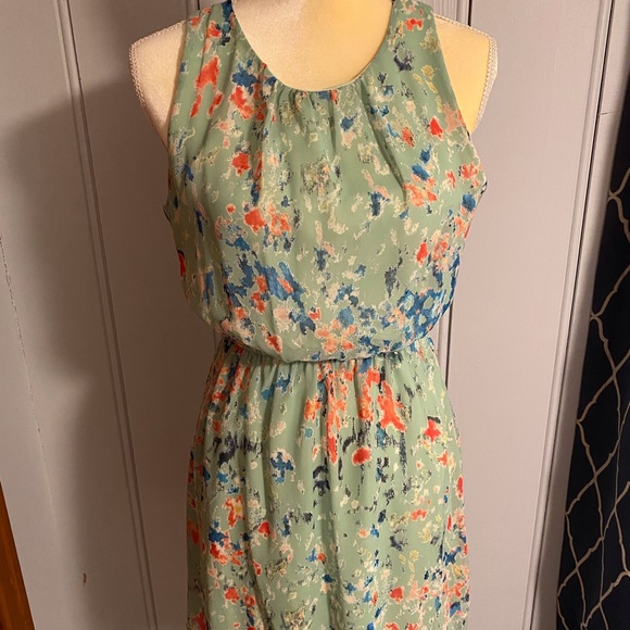 Tyche Dresses & Skirts - SOLDSOLDSOLD Pretty pastel sleeveless dress